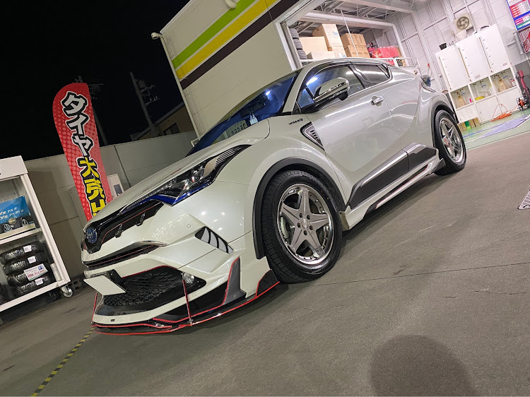 C-HRの車が好きな人と繋がりたい・スタッドレスタイヤへ交換に関するカスタム事例の投稿画像1枚目