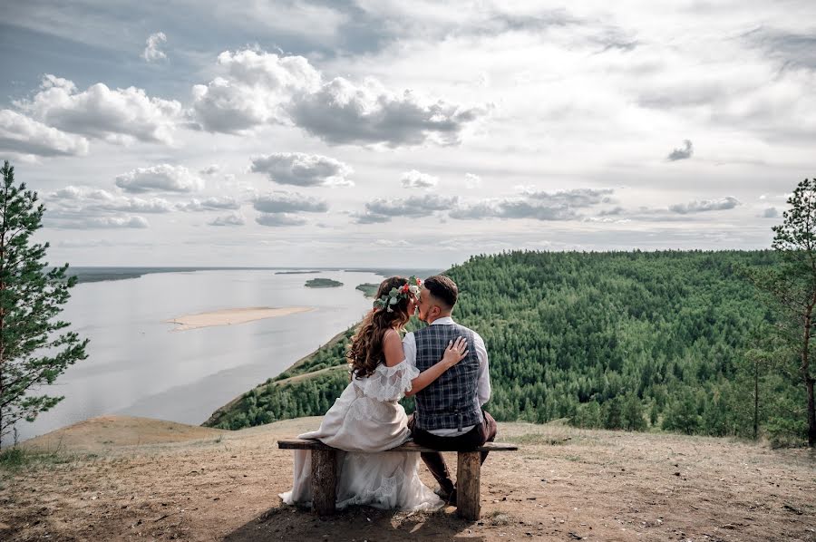 Jurufoto perkahwinan Aleksey Khonoruin (alexeyhonoruin). Foto pada 15 Oktober 2020