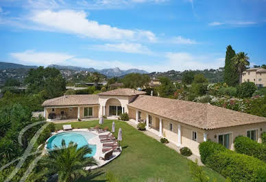 Villa avec piscine et terrasse 1