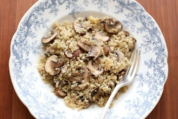 Roasted Garlic Quinoa with Mushrooms