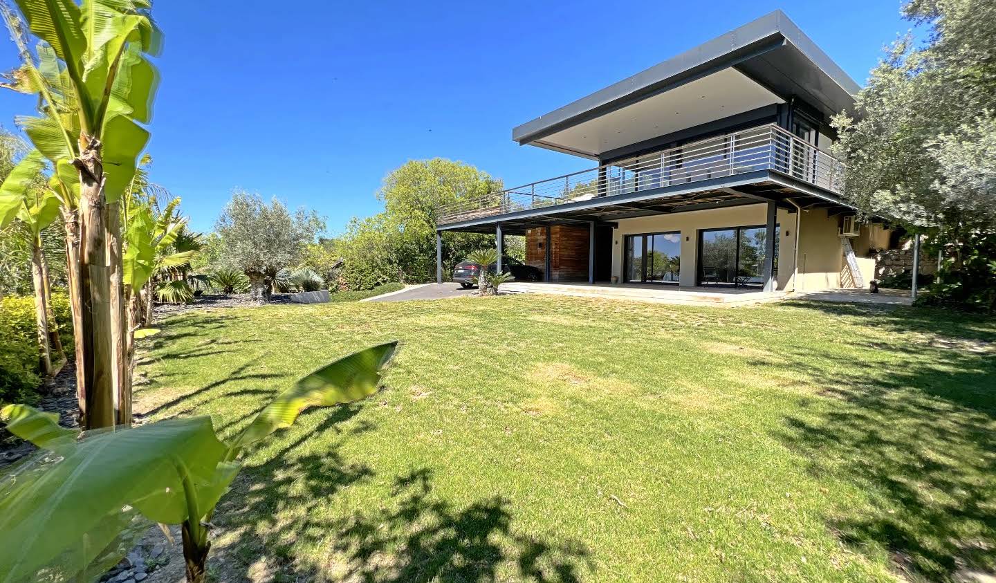 House with pool and terrace Pezenas