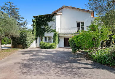 Villa with garden and terrace 4