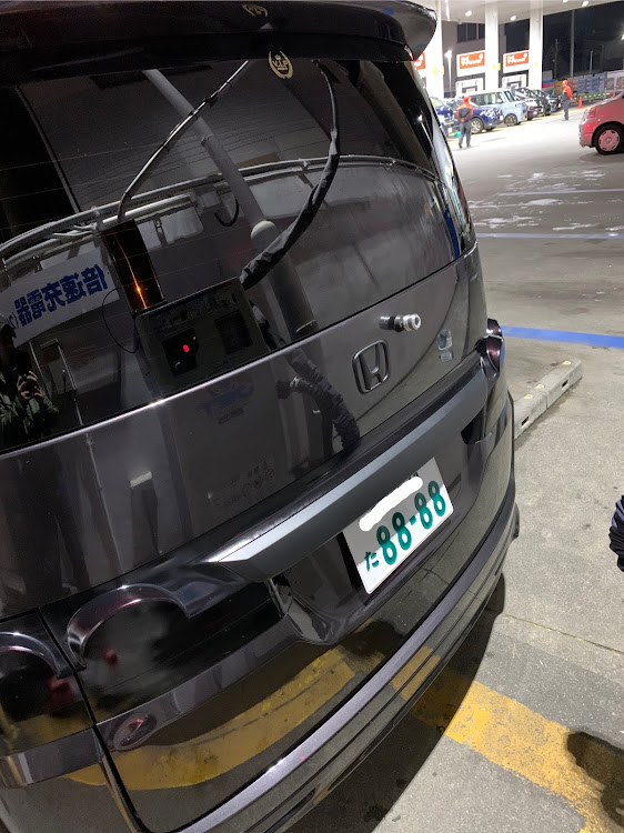 ステップワゴンの洗車・角度調整・ステッカー貼りに関するカスタム事例の投稿画像2枚目