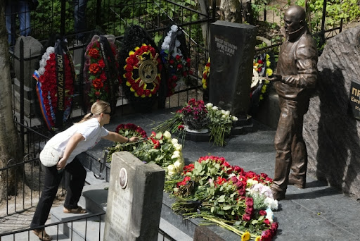 Rusija: Bronzana statua Prigožina, bivšeg vođe Vagnera, postavljena kraj njegovog groba