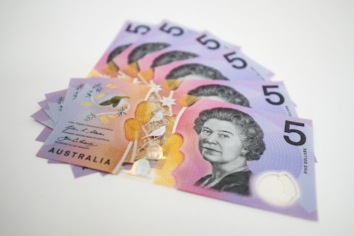 Australia plans to drop the head of the British royal family from its five-dollar banknote in favor of a design that honors the culture of the country’s Indigenous people.