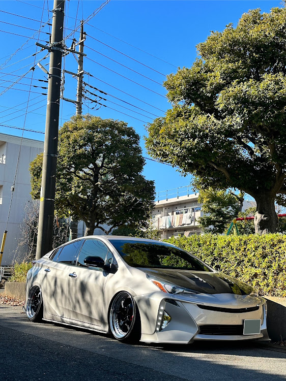 プリウスの仕事中にパシャリ・年末のご挨拶・写活・iPhoneクオリティ・写真だとキレイに見えるに関するカスタム事例の投稿画像1枚目