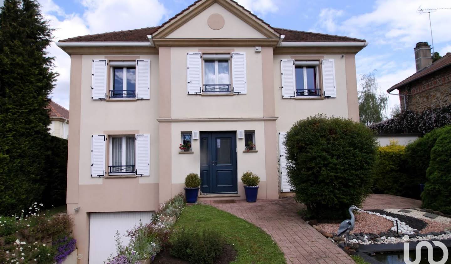 House with terrace Saint-Brice-sous-Forêt