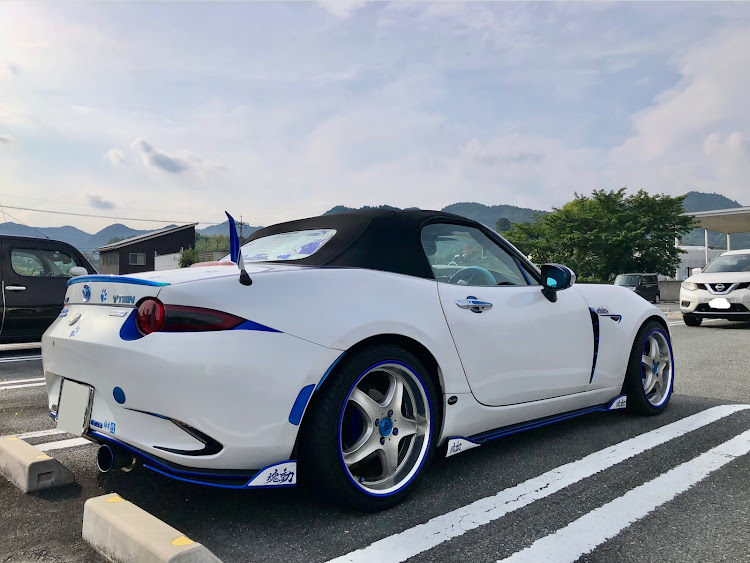 ロードスターの駐車場にて！・医療従事者にエールを❗️・two-kに関するカスタム事例の投稿画像4枚目