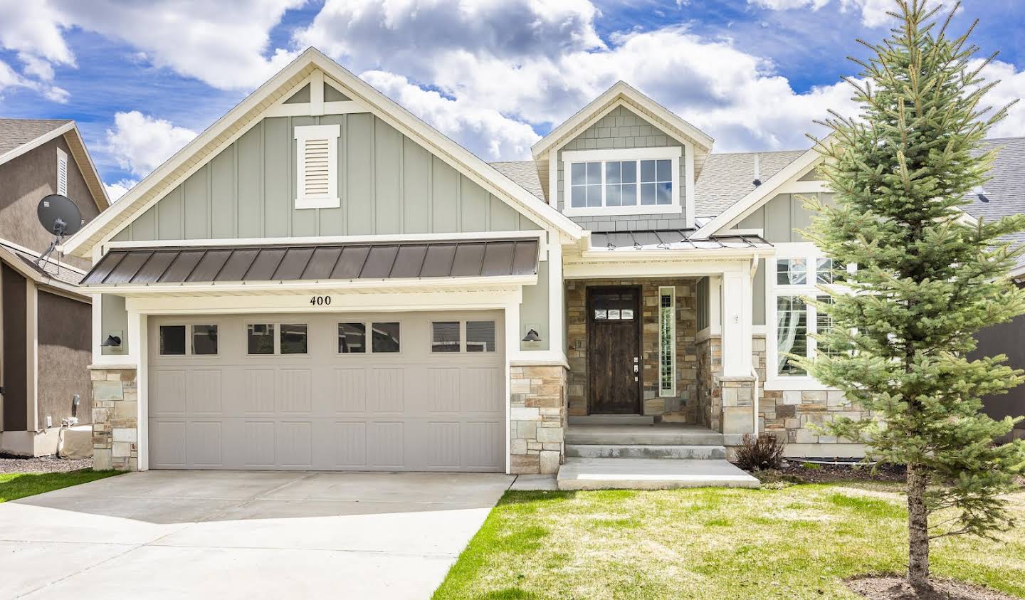 House with terrace Midway