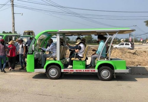 Làng gốm Thanh Hà có xe điện trung chuyển