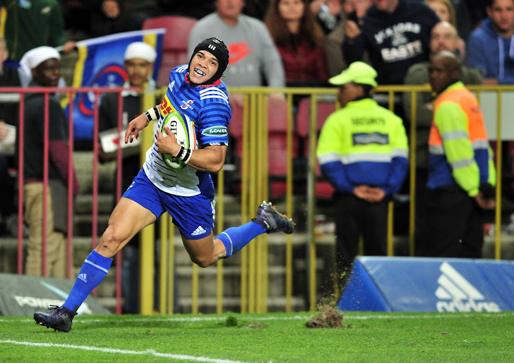 Cheslin Kolbe of the DHL Stormers scores a try during the Super Rugby match against the Sunwolves at Newlands Rugby Stadium, Cape Town on July 8 2017.