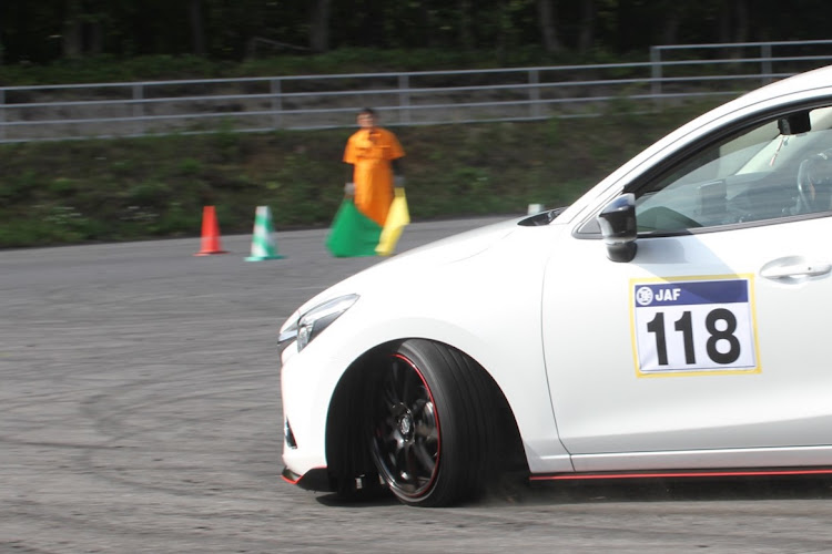 デミオのオートテスト参戦！・スパシャン中毒・BLITZ DAMPER ZZ-R・維持りと弄りに関するカスタム事例の投稿画像8枚目