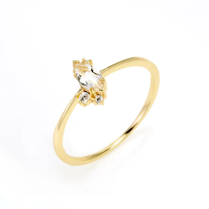 S925 verzilverde ring met witte paardenoogkristal. Veelzijdig, glanzend en perfect voor dagelijks gebruik of speciale gelegenheden.