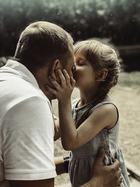 Fotografo di matrimoni Karina Nikonorova (karinasf). Foto del 27 luglio 2022