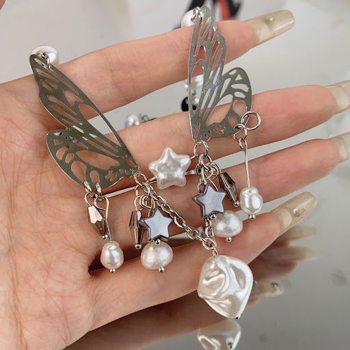 Title 7, Eye-catching Hollow Butterfly Beaded Necklace f...