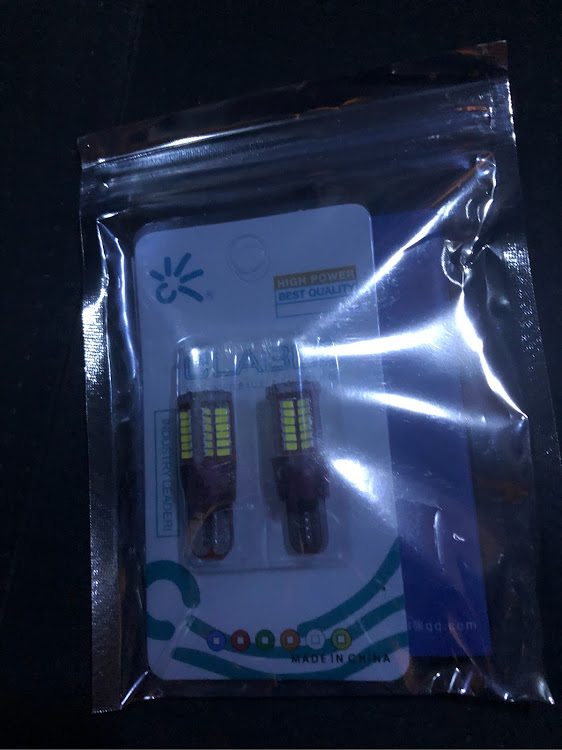 ウィッシュのポジションランプ交換・LEDに関するカスタム事例の投稿画像1枚目
