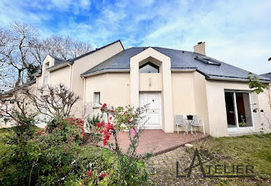 Maison avec piscine et terrasse 1