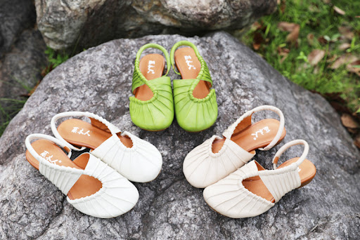 Title 13, Womens Closed Toe Flat Casual Low Heel Leather...