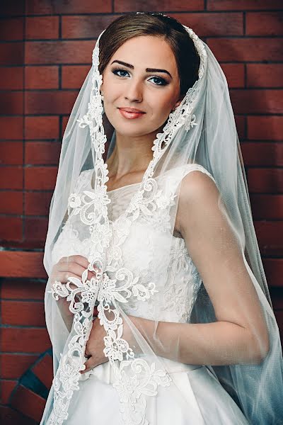 Fotografo di matrimoni Larisa Dovgalyuk (lora-foto). Foto del 24 gennaio 2016