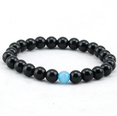 Title 6, Bracelet des yeux de chat