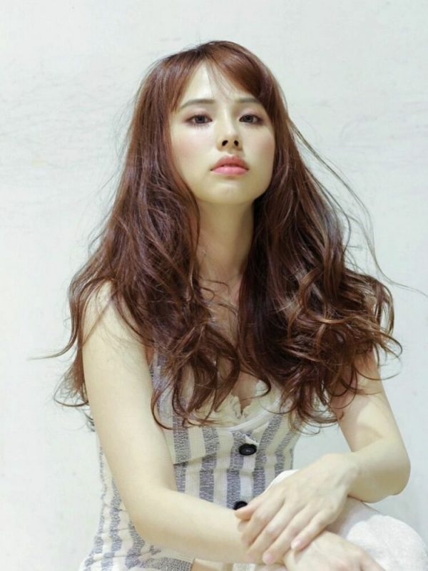 可愛いだけじゃない かっこいいロングの髪型特集 女子が装う大人ヘアスタイル Trill トリル