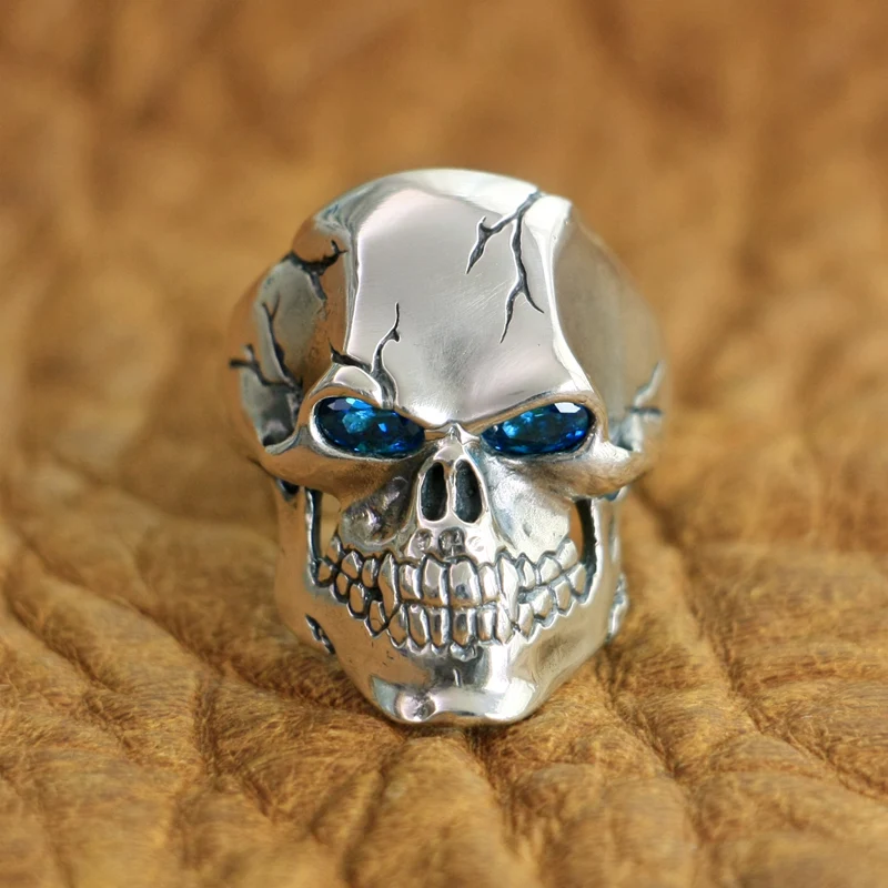 Sterling Silver Skull Ghost Ring Trendy. Express your unique style with this bold and fashionable ring. A must-have acce