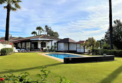 Maison avec piscine et terrasse 1