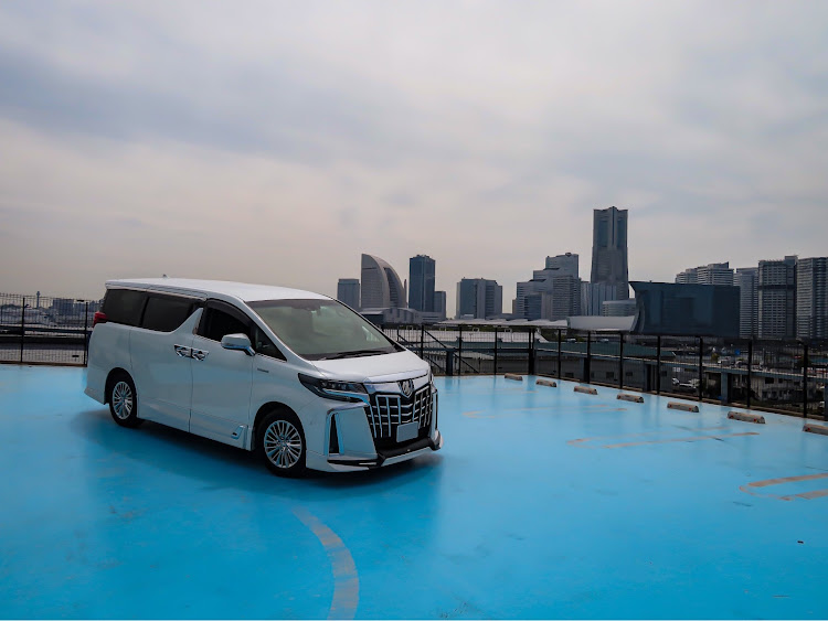 アルファードの横浜・横浜みなとみらい・立駐ソムリエ・立駐は盛れる・屋上でパシャリに関するカスタム事例の投稿画像4枚目