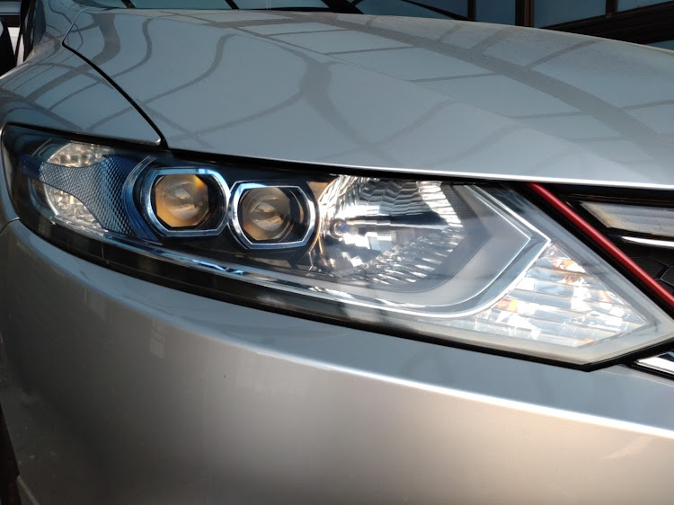 ジェイドのヘッドライト黄ばみ・磨いてコーティングしました・旧車セドブロアムターボに関するカスタム事例の投稿画像1枚目