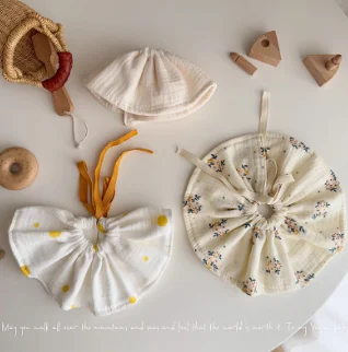 Toalha de saliva de gaze de quatro camadas de algodão puro com renda. Macia e absorvente, ideal para bebês. Cuida da pele sensível do seu pequeno.