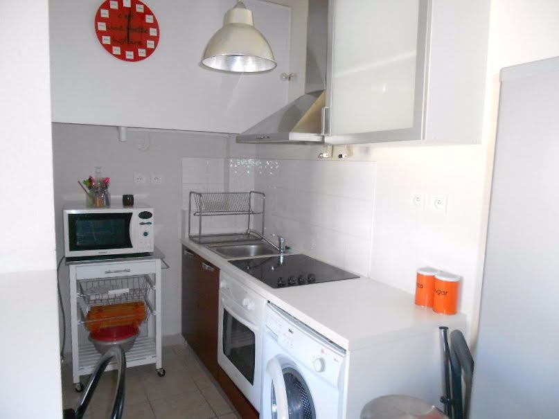 Location meublée appartement 2 pièces 31 m² à Nimes (30000), 583 €