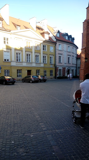 Praça próxima à Catedral de Sã