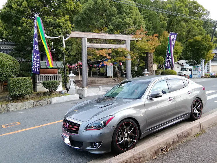 フーガの奈良県桜井市桜井・等彌神社に関するカスタム事例の投稿画像1枚目