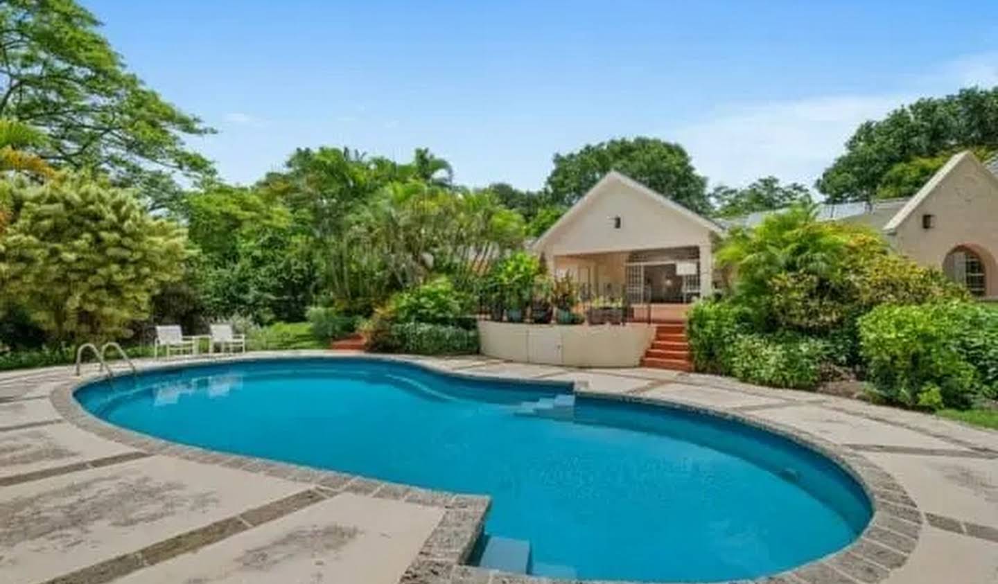 Property with pool Holetown