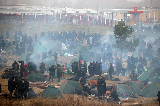 (Bloomberg) -- Germany rejected Belarus’ proposal that Europe take in 2,000 of the refugees stranded on the border with Poland as the government in Minsk moved to ease the crisis and shift the migrants from the exposed ground near the fence to nearby warehouse.