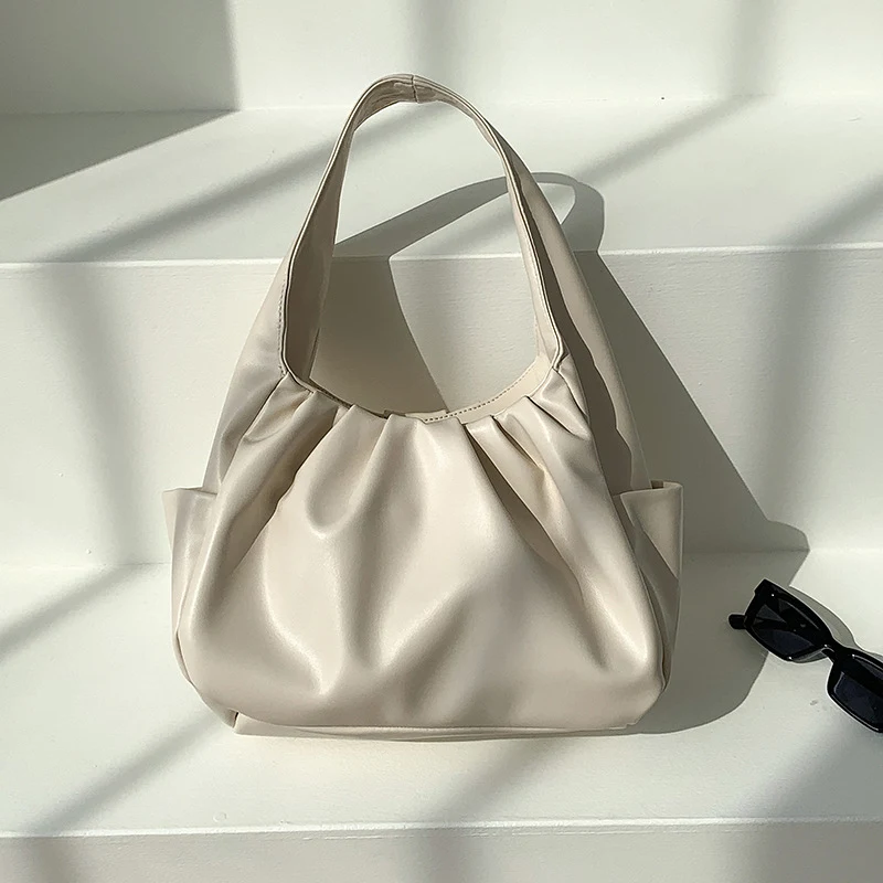 Bolsa mensageiro feminina de ombro, moderna e elegante. Leve seus pertences com praticidade e estilo. Ideal para o dia a dia e diversas ocasiões.