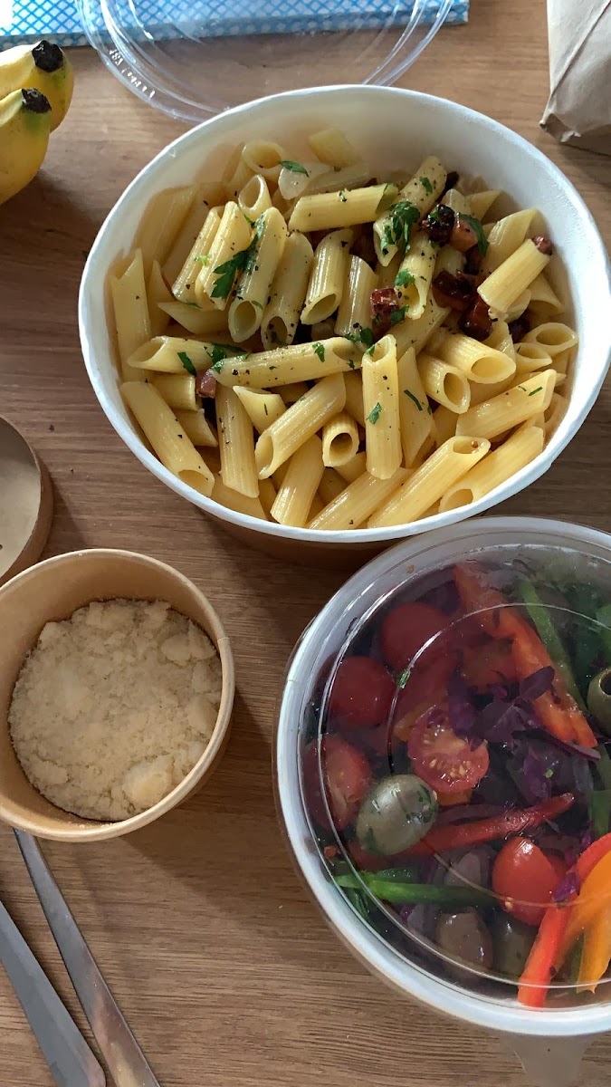 Carbonara and mixed salad