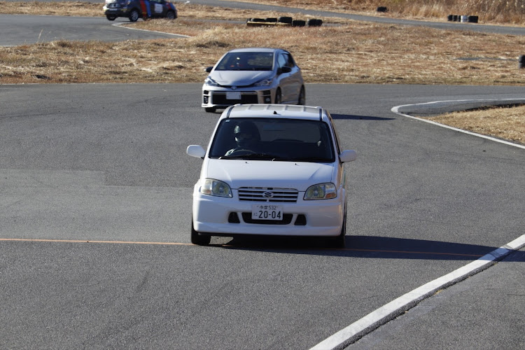 スイフトスポーツの真正面ショット・2月もよろしくお願いします・２月も宜しくお願いします・節分の日・サーキットに関するカスタム事例の投稿画像1枚目