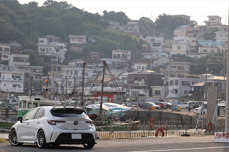 カローラスポーツの和歌山県・雑賀崎アマルフィ・ザ・ゴッドタンに関するカスタム事例の投稿画像3枚目