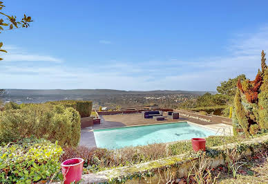 Maison avec piscine et jardin 10