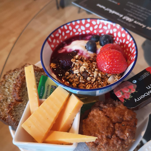 Cereals, muffin, bread and cheese