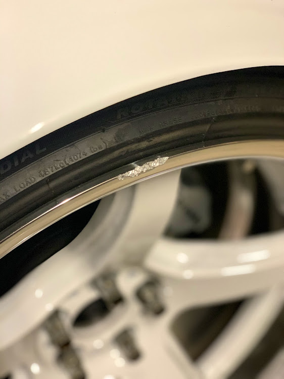 インプレッサ WRX STIのホイールうりますに関するカスタム事例の投稿画像2枚目