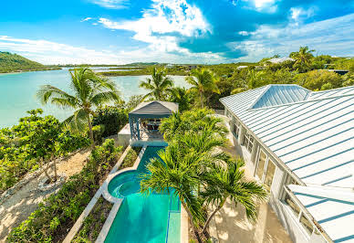 Maison avec piscine et jardin 7