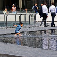 Dal caldo di Luglio mi rinfresco nella fontana di 