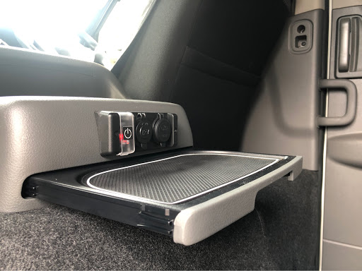 Nv350キャラバン Vw6e26の後部座席快適化計画 Usb ポート増設 急速充電 バッ直電源に関するカスタム メンテナンスの投稿画像 車のカスタム情報はcartune