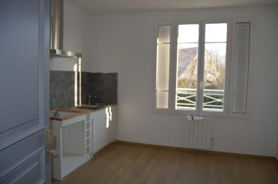 Location  appartement 2 pièces 33.88 m² à Luzarches (95270), 710 €