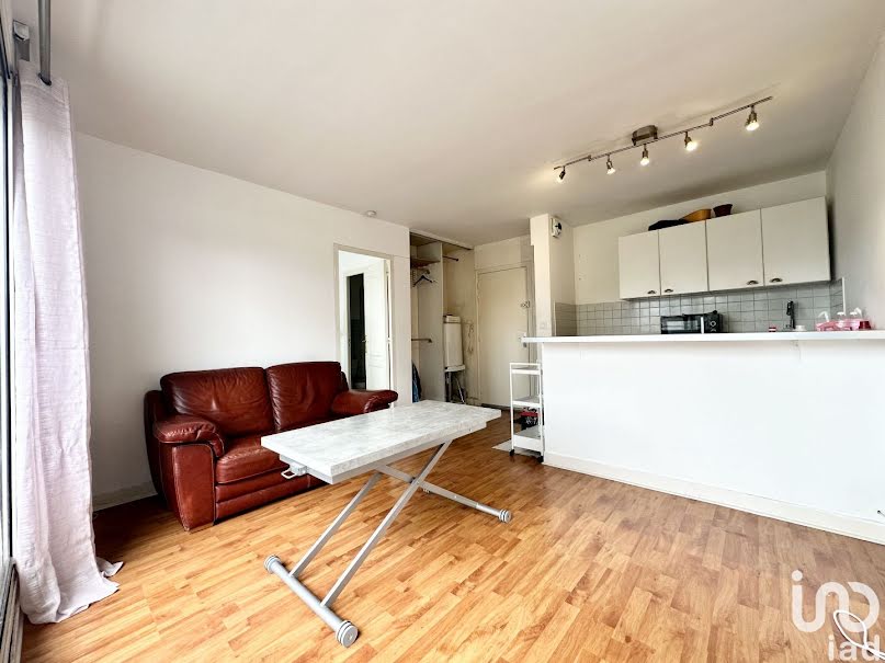 Vente appartement 1 pièce 29 m² à Sainte-genevieve-des-bois (91700), 99 999 €