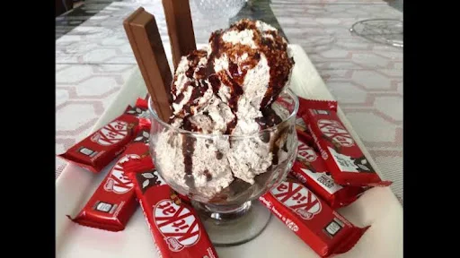 Vanila Icecream With Kit-Kat 250Ml