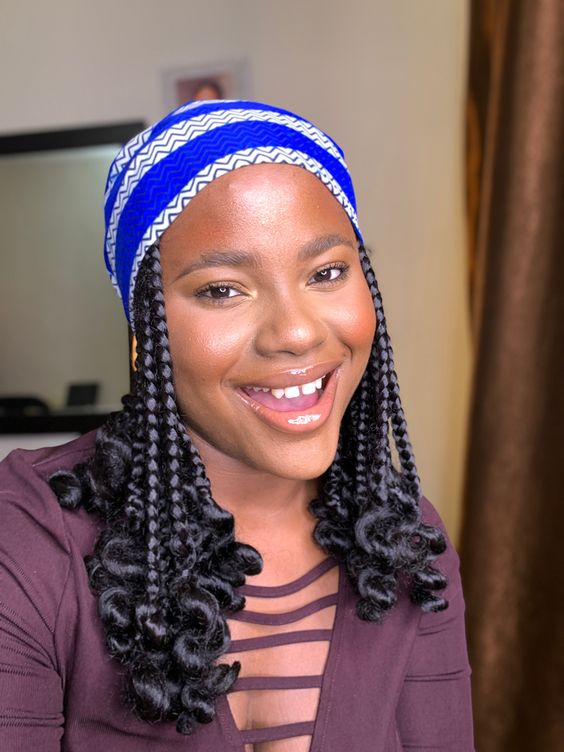 smiling lady rocking short braids with curls