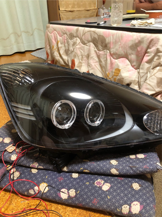 フィットのDIY・ヘッドライトカスタム・繋がれお目目にドンっ！に関するカスタム事例の投稿画像2枚目